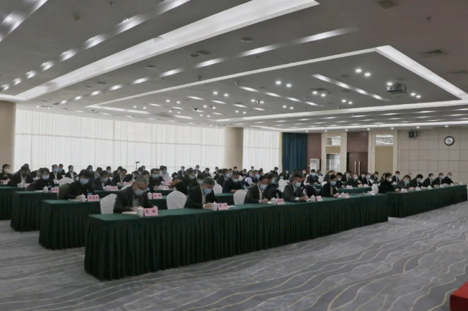 鞍勤集團(tuán)、溫泉集團(tuán)舉辦貫徹落實市第十三次黨代會精神宣講報告會(圖3)