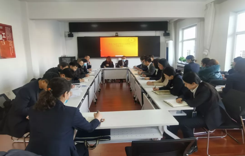 鞍勤集團、溫泉集團召開“兩會”及元旦春節(jié)信訪維穩(wěn)專題會議