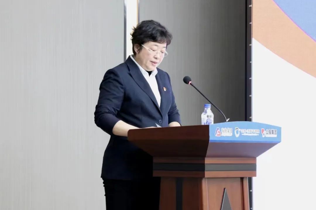 鞍勤集團(tuán)、溫泉集團(tuán)、公服集團(tuán)2023年新任干部任前集體談話及集體送任儀式圓滿結(jié)束